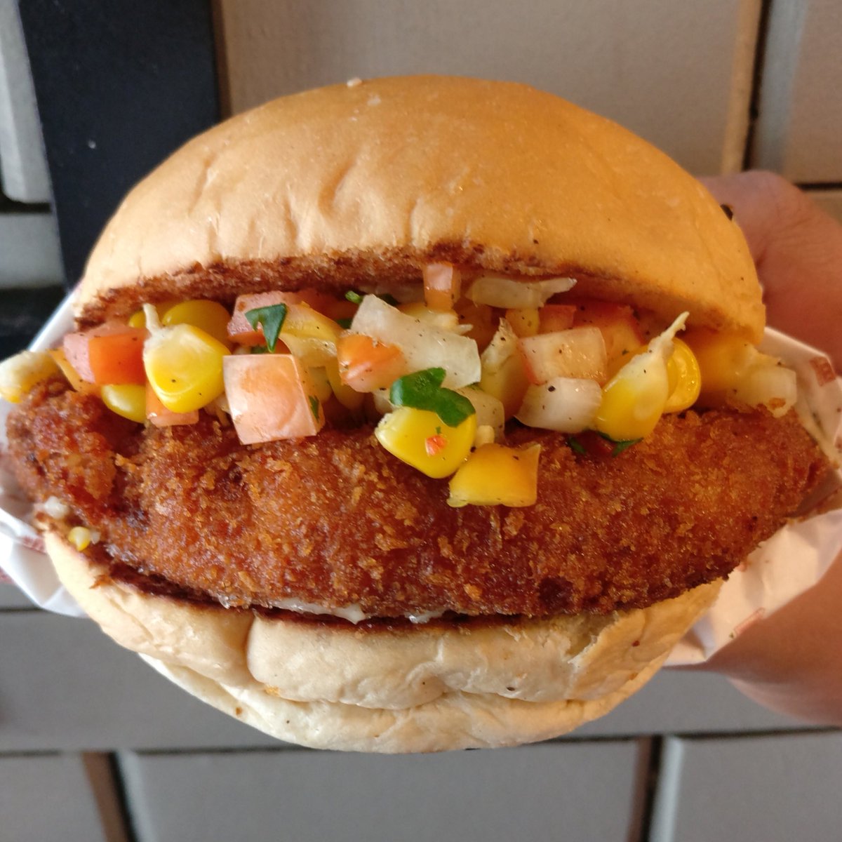 theBRGRproject's tweet photo. This #Lent we present this limited-edition Fish #Burger w Corn Salsa &amp; Lime Mayo 🍔🐟 &amp; enjoy our #Tofu Patty all year https://t.co/4xMOxkvUSp