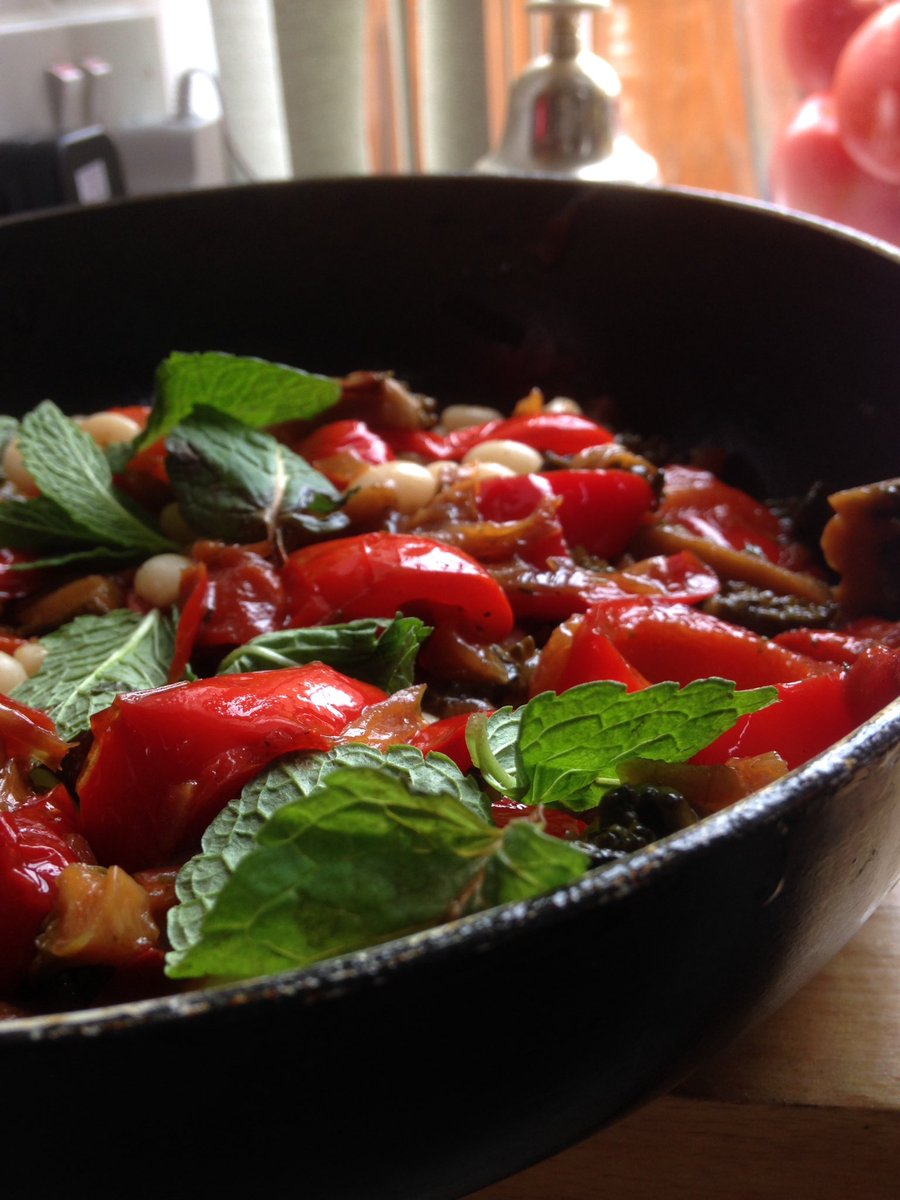 RuthWillems's tweet photo. #corilla ( #bitter #melon ) #red #bell #pepper #cannellini #beans #paleo #keto #vegan #hpylori #yum #delicia #bush #medicine https://t.co/Q8KaVTrjV3