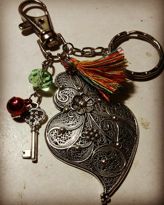 GKPortugal's tweet photo. #StuffIMake

Porta-chaves em metal com coração de Viana, chave, guizo vermelho, missangona verde e penacho colorido

https://t.co/uHL31DYQHc https://t.co/8O7CI8laTC