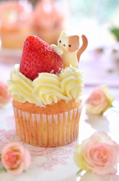 Laura 2 22猫スイーツbook発売 On Twitter Lauraのブログ 春らんまん 桜とイチゴの猫カップケーキ Https T Co Xqh90jhzh4 猫 ネコ ねこ カップケーキ プラチョコ デコカップケーキ デコカップケーキ教室 猫好き スイーツデコ スイーツ 池袋