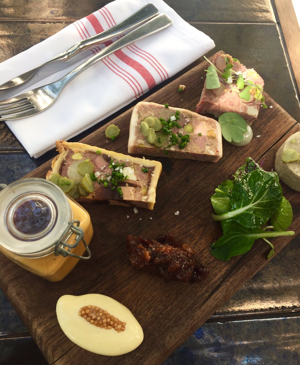 <a href="/MagnoBrasserie/">Magno Brasserie</a> in Guadalajara with chef <a href="/PaulBentley1/">Paul Bentley</a> is better than a trip to France! <a href="/COMEfest/">#COME2017</a>