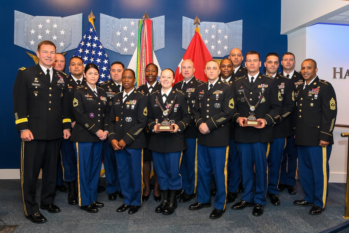 7thSigT's tweet photo. SFC Jason Pickett, 56th Sig Bn, is the Army’s runner-up following the Secretary of the Army Career Counselor of the Year competition. https://t.co/7ESTXjXENJ