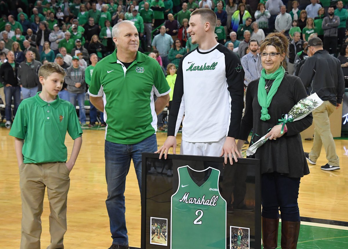HerdMBB's tweet photo. Saturday was #SeniorNight for @MrBrowning02, @Austinloop10 and Ryan Taylor! #ThankYouSeniors #OneHerd 🏀🔥 https://t.co/Z30SyQrV21