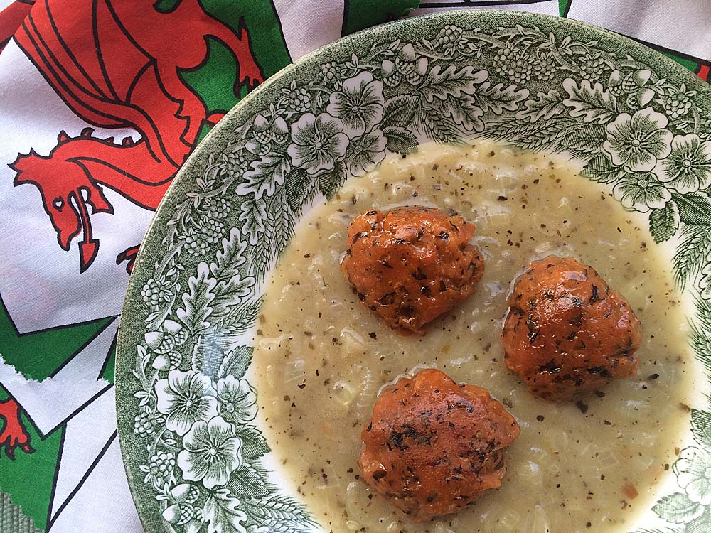 SeasonalShaheen's tweet photo. Thanks @Ashtonscardiff for #WelshLaverbread + @clancys_cardiff for #spices @CardiffMarket_ for my #vegan #homemade #Laverbread #Welshfaggots https://t.co/PCTBpntoZt