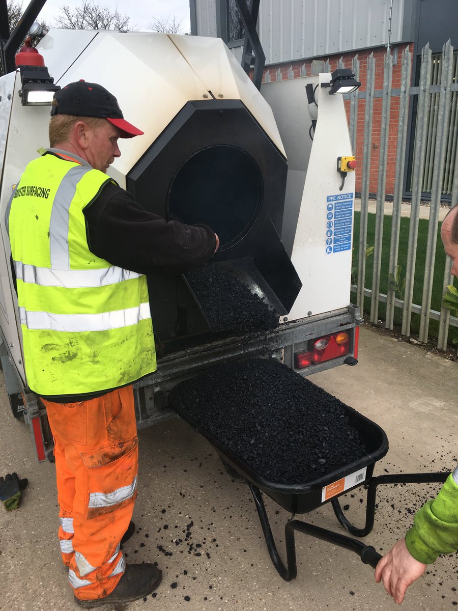 MinsterGroupLtd's tweet photo. #mobileworks allows for arrival at site #bespoke amount of #tarmac mixed, no #waste great for the #environment & pocket £££! https://t.co/MjRegIrYaK