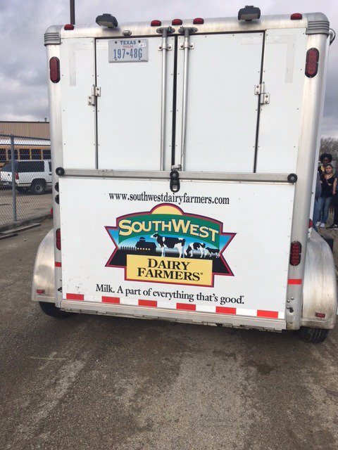 bbiafsa's tweet photo. Southwest Dairy Farmers are teaching Ag students the importance of dairy products & the animals that produce them! #WeAreMISD #mansfieldffa https://t.co/sGujF1btfs