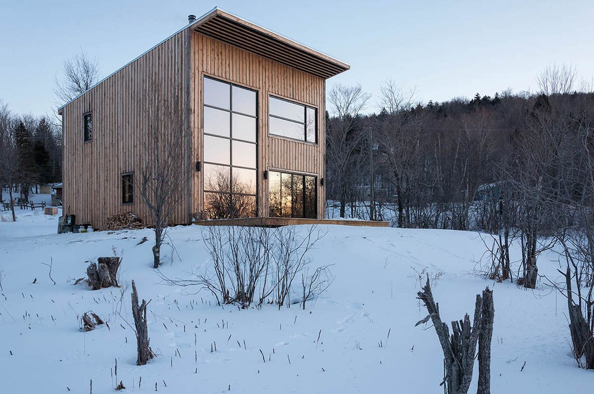 UCSGlobal's tweet photo. Young carpenter builds cost-effective timber cabin for his first home.
https://t.co/FpRTRgf4fh #TimberCabin #Cabin https://t.co/WQX0KH3HY8