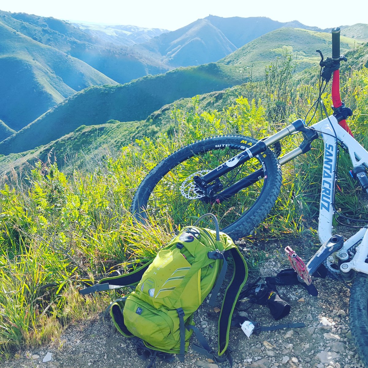 DirtRag's tweet photo. RIDER'S EYE: Montana de Oro. Photo by Griff McConal. #riderseye #fromwhereiride #dirtrag https://t.co/bkriY8INzA
