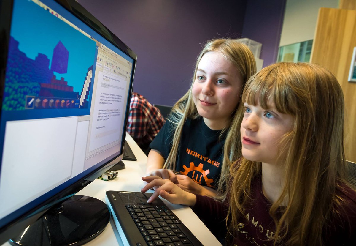 RCoderdojo's tweet image. Right gradely stuff going on at #RDFest17 last weekned. Top Ramily Learning and Fun! #Rochdale
