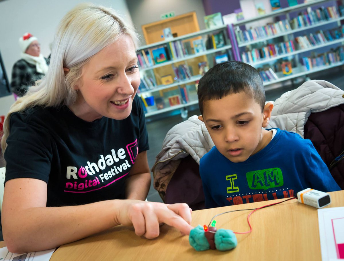 RCoderdojo's tweet image. Right gradely stuff going on at #RDFest17 last weekned. Top Ramily Learning and Fun! #Rochdale