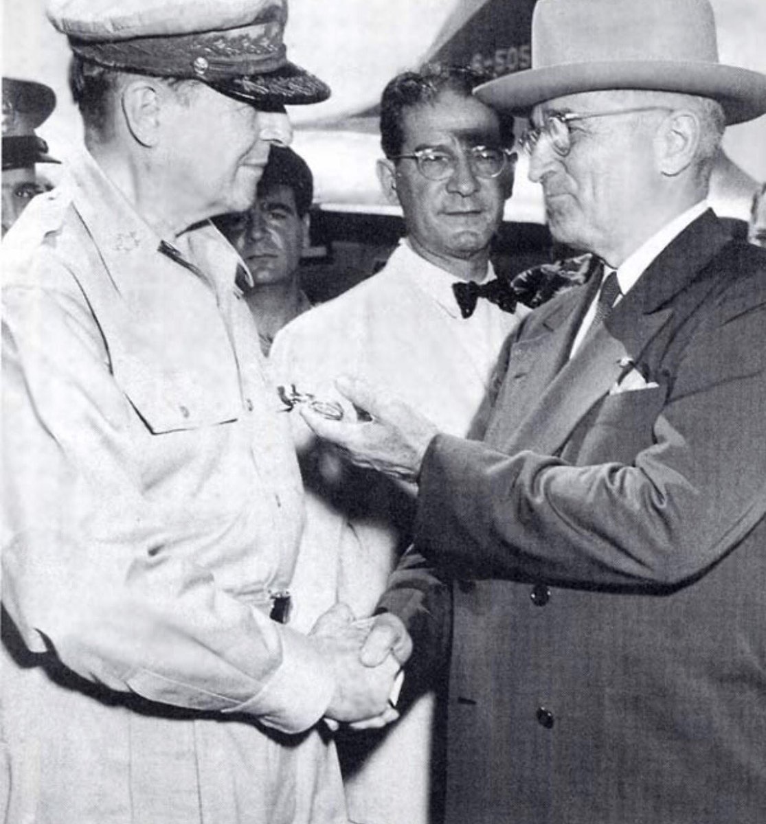 ElvisKingP's tweet photo. Jan 31, 1950- President Truman approves Hydrogen bomb construction 💣 https://t.co/jSw4JtfEAg