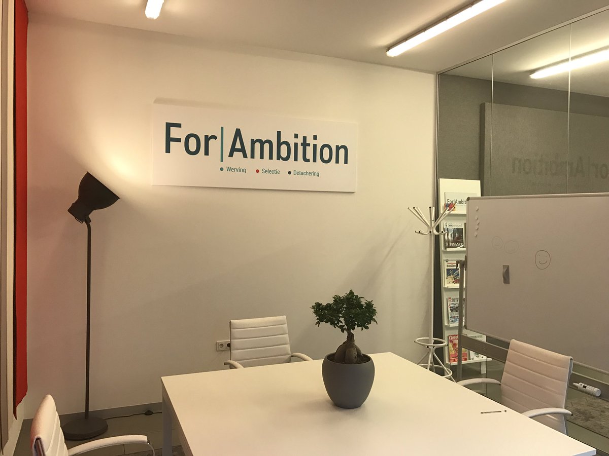 JoostvanderWee's tweet photo. Inmiddels is de spreekkamer #forambition volledig ingericht! https://t.co/gRUOsW6Y5h