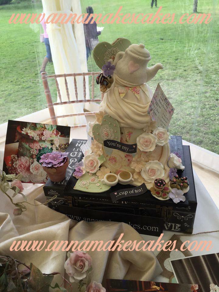 AnnaMakesCakes's tweet photo. HAPPY MONDAY 10% off and #free delivery! limited #weddingcake slots for 2017 Payment plan option #Derbyshire #cake #artisan #wedding https://t.co/Ql5Ma8vESj