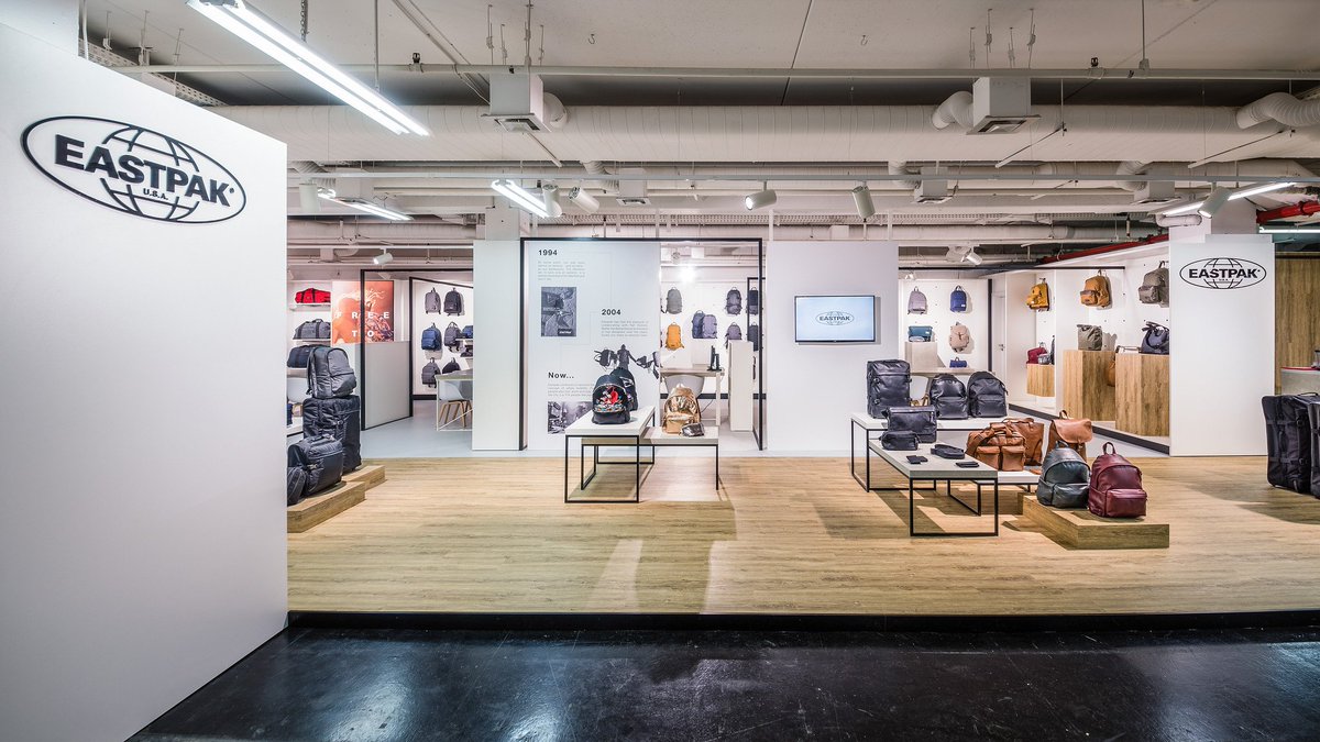 jazzunique's tweet photo. Heute kann er auf der #ilmoffenbach noch live bewundert werden, unser Messestand fรผr @eastpak #brandspaces #messedesign #architecture https://t.co/5YkWaupOsp