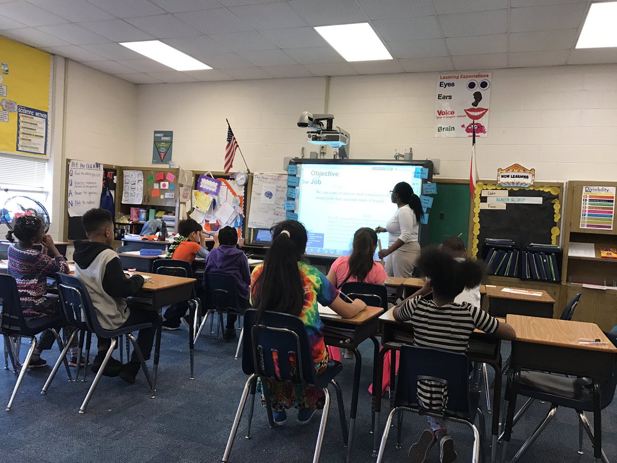 mlnott08's tweet photo. Reviewing and tying in the objective during math lessons. #comorocks #new2fwisd @Berty924 @khechara https://t.co/2imNKCahpx