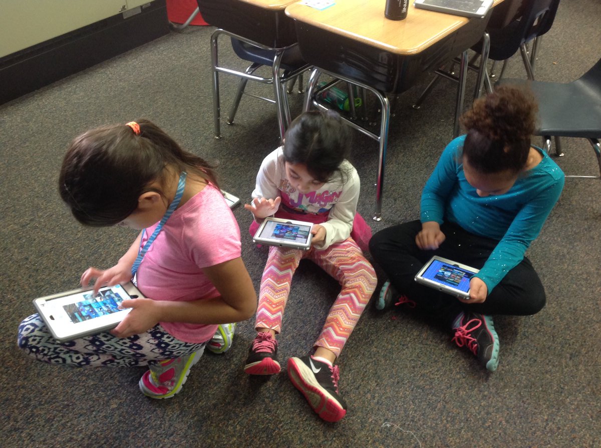 kstormopls's tweet photo. 1:1 iPads Day 6- creating ocean habitat collages! @GrainwoodPLS @Leighton_beth https://t.co/8L5dFMm3ZA