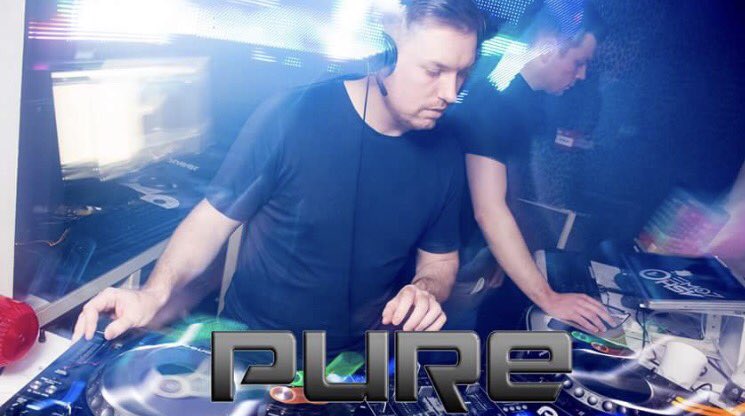 DjAshLowe's tweet photo. Action shot from friday 3-3-17 at @PUREBar_Kent
*
*
*
#purebar #fridaynight #house #housemusic #rnb #classics #oldskool #reckordbox https://t.co/WBYif7xzks