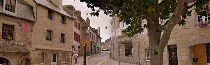 fredlannuzel's tweet photo. Notre petite place du vieux marché  #saintrenan https://t.co/ZBohUK64xs