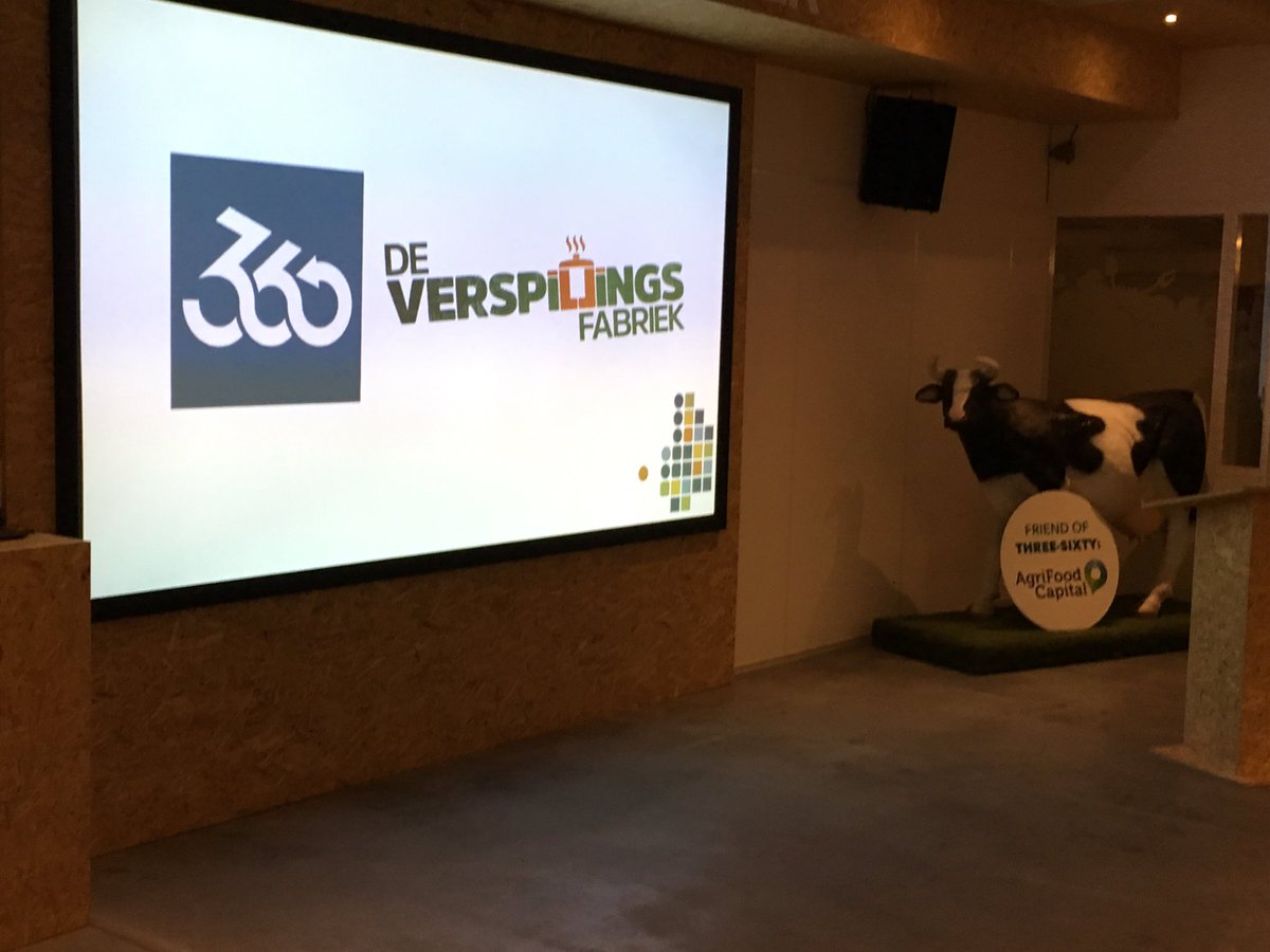 WernvAsseldonk's tweet photo. Alv Zlto Veghel @Verspilfabriek #oplossing, Hans Huijbers "Boeren hebben een oplossing" @SecrZLTOVEGHEL @ZLTO @AgrifoodCapital @Bobhutten https://t.co/KbLpU3WWQu