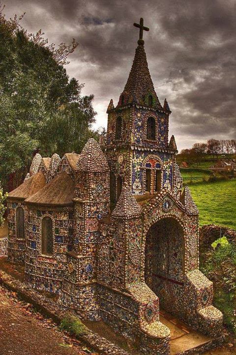 hotelsfairy's tweet photo. St. Andrew, The Little Chapel of Guernsey, in the English Channel off the coast of Normandy.
https://t.co/5RNamkpFrQ
#Guernsey #Chapel #UK https://t.co/nbbTQzA3PW