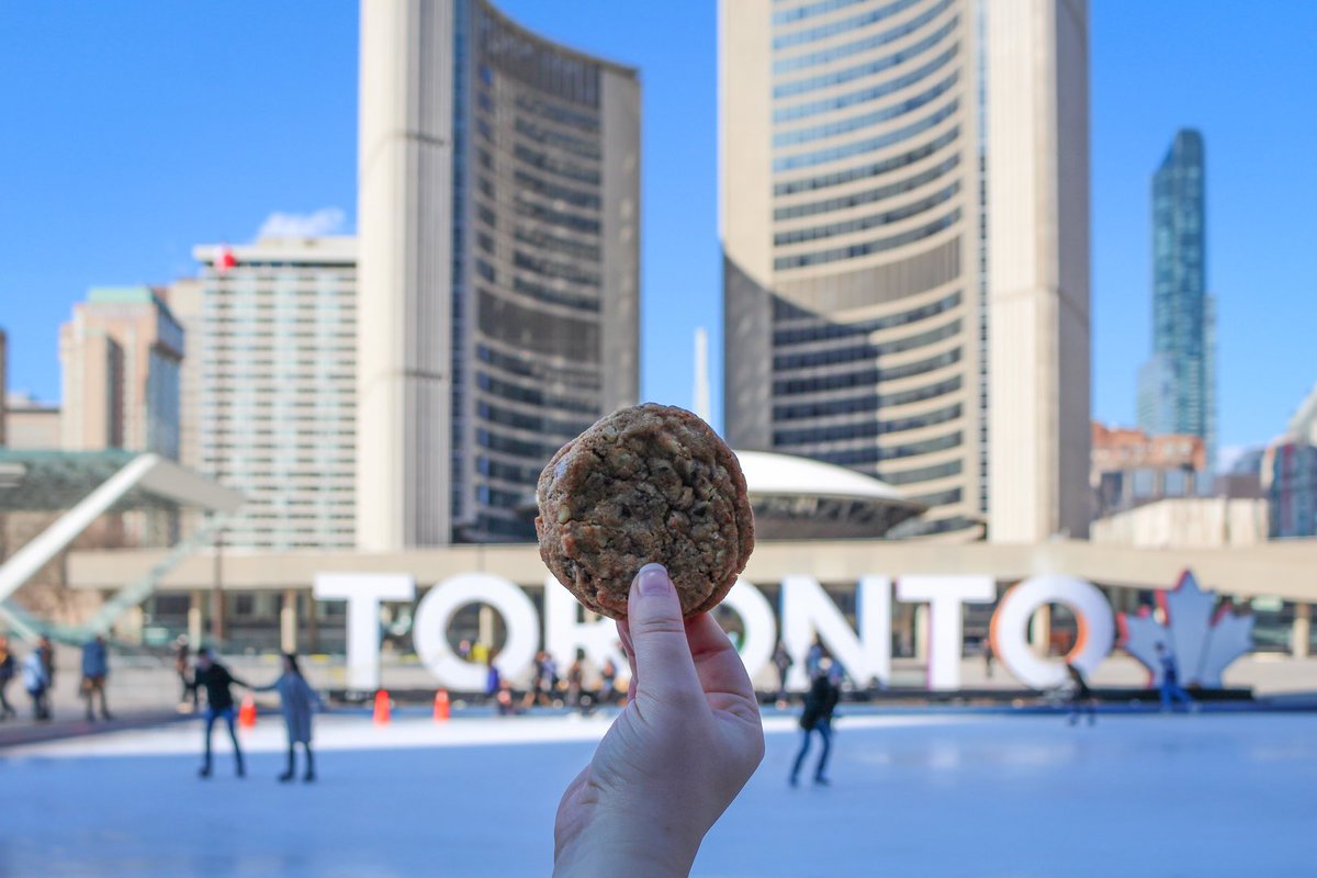 DoubleTreeYTO's tweet image. Happy 183rd birthday #Toronto!
Here&apos;s a DoubleTree Cookies to celebrate🍪
.
#cookietravels #cityhall #birthday #the6ix #toturns183 #canada