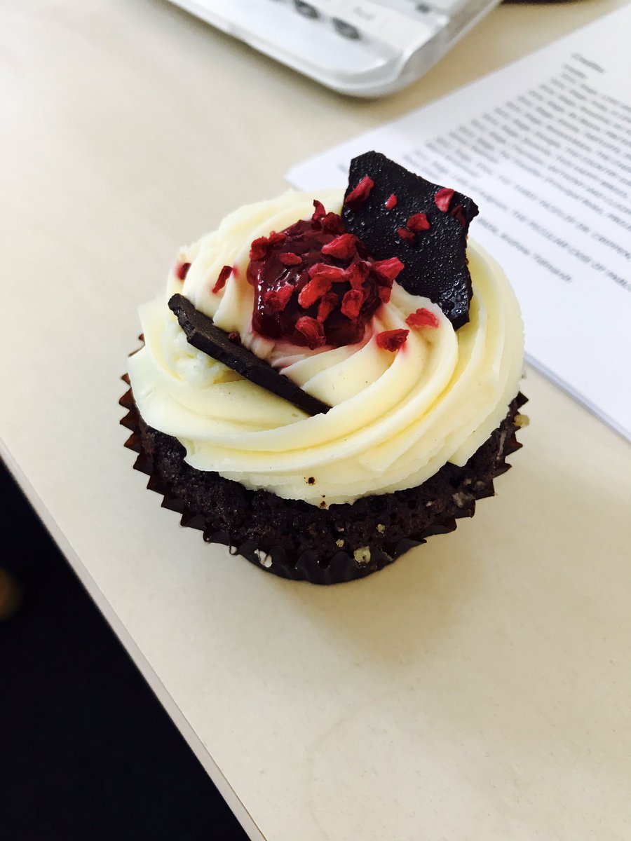 wintersons's tweet photo. Thanks @MatJHinchliffe for our lovely afternoon treats! #cakefaces #cupcakes #agenttreats https://t.co/0HiIb9XDNk