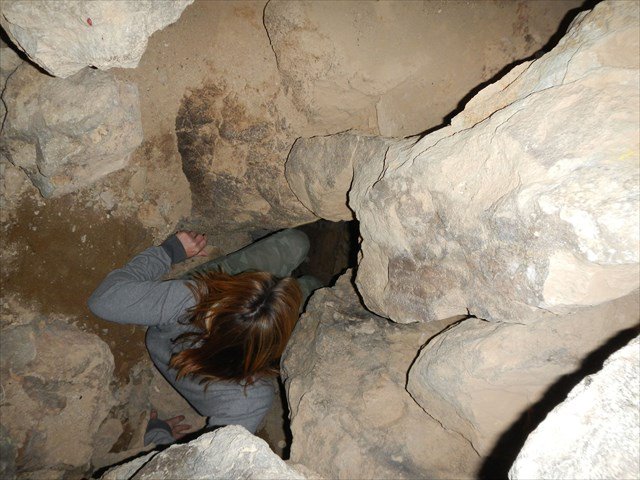 sharebear64's tweet photo. @thegeojunkie in pursuit of the amazing cache at The Cave https://t.co/35x8RyxKLm
