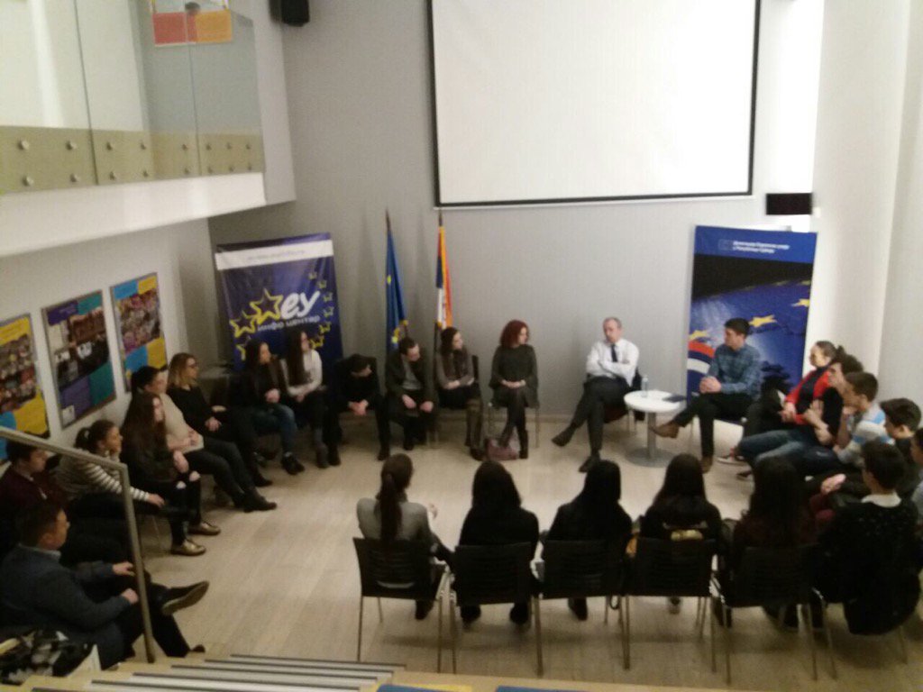 Oduševljen sam znanjem i radoznalošću #mladi-h polaznika #EU škole debate @EUICBG. europa.rs/davenport-i-sr…