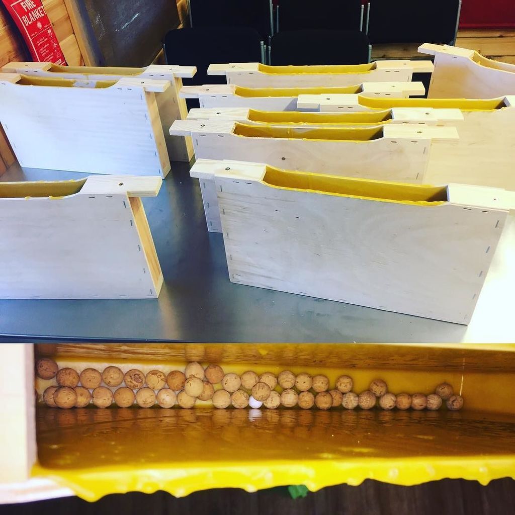 #beefeed #beekeeping Got some wood frame feeders from Abelo beekeeping they come pre seale… ift.tt/2mXv3x0