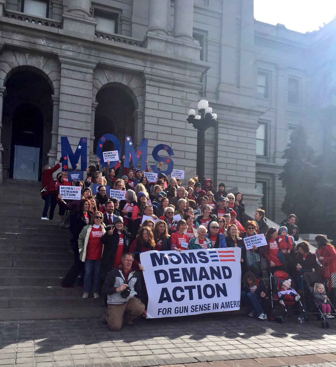 SarahPedry's tweet image. About to flood our legislature with #gunsense ! #mondaymotivation #coleg @MomsDemand