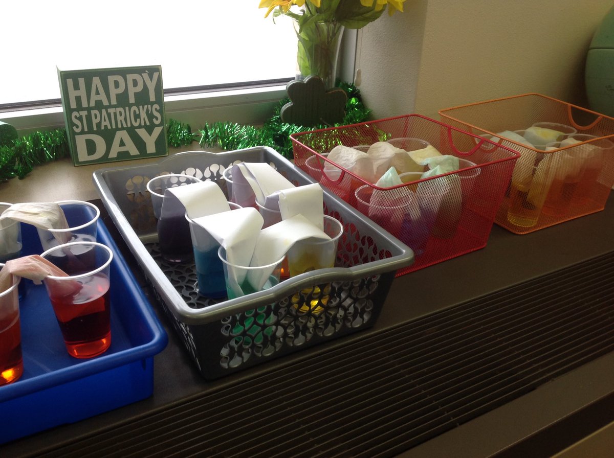 kstormopls's tweet photo. First day of rainbow science experiments- which paper will transfer color the best? 🌈☘️ @GrainwoodPLS https://t.co/9HTrRLG8pM