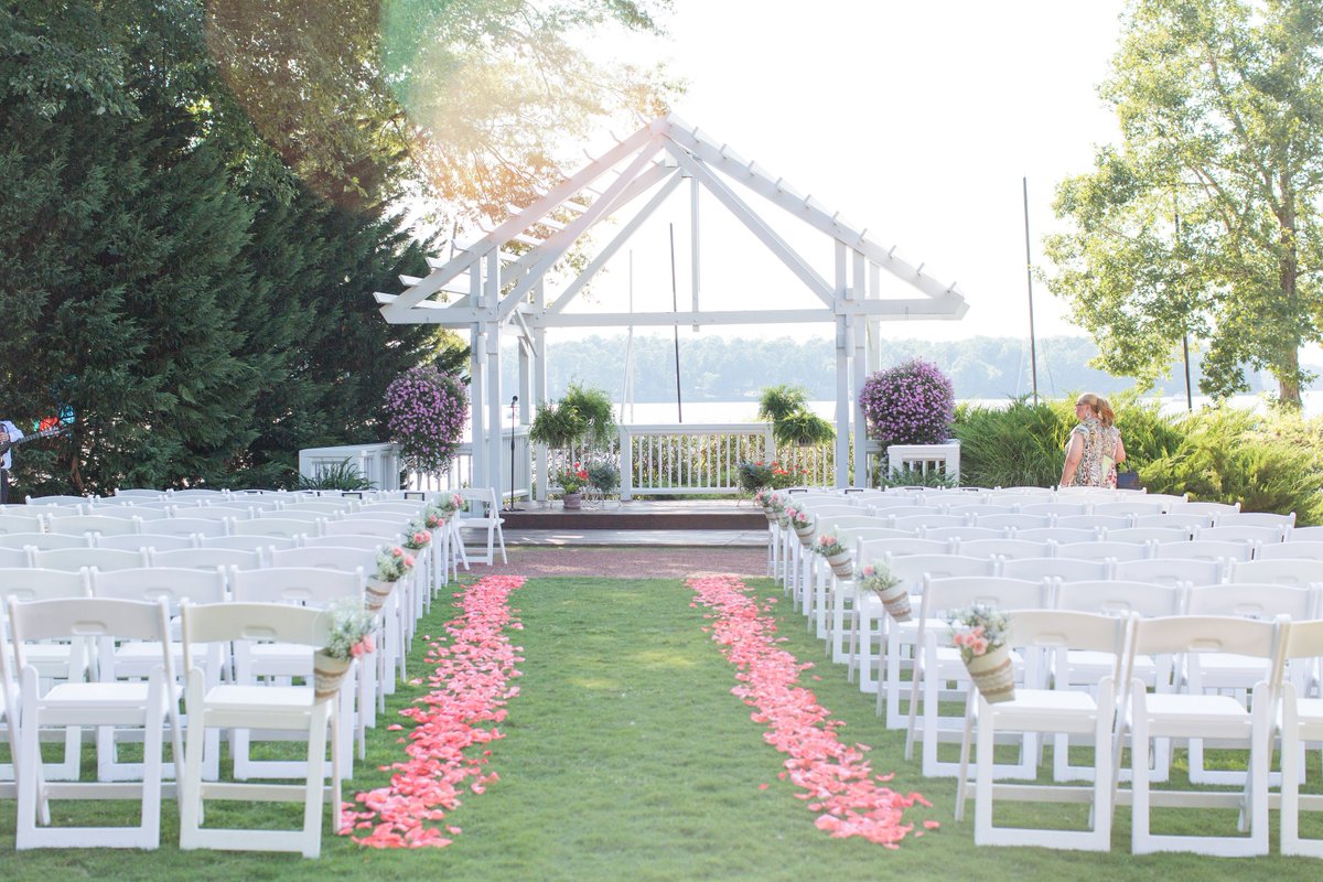 Who will help with your wedding at @boathouse_rva?? 

richmondweddings.com/richmond-weddi…