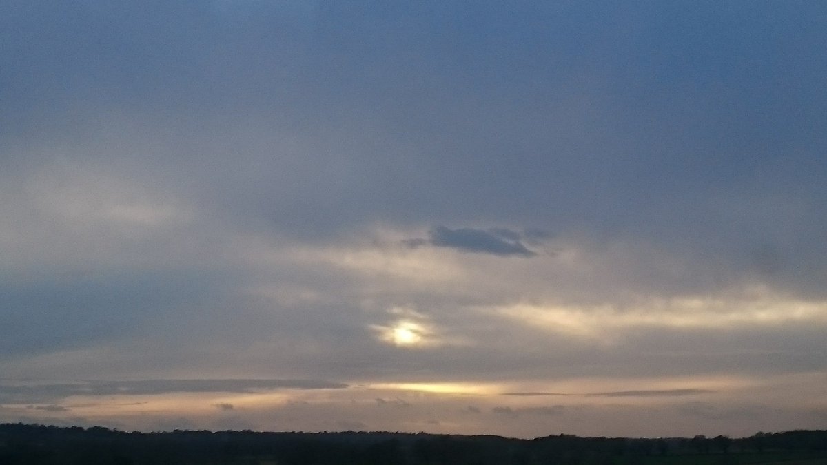 hidenhand1's tweet photo. Haywards heath area 17:18 

#SRM #GeoEngineering #MicroDust

Stop spraying 💩 https://t.co/gOxANO8Qnz