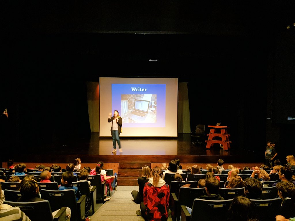 colegiomayagt's tweet photo. Author Kristy Dempsey visited us and shared all about super heroes and her book Super Hero Manual. @colegiomayagt #catchthespirit #ILTRM https://t.co/0MuPM3NgU3