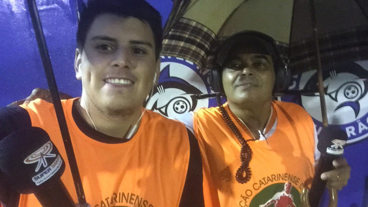 cesarnacopa's tweet photo. Mais um pra conta, de baixo de muita chuva mas valeu. #jornalismoesportivo #radiosc #catarinense2017 https://t.co/O9SHTpghn0