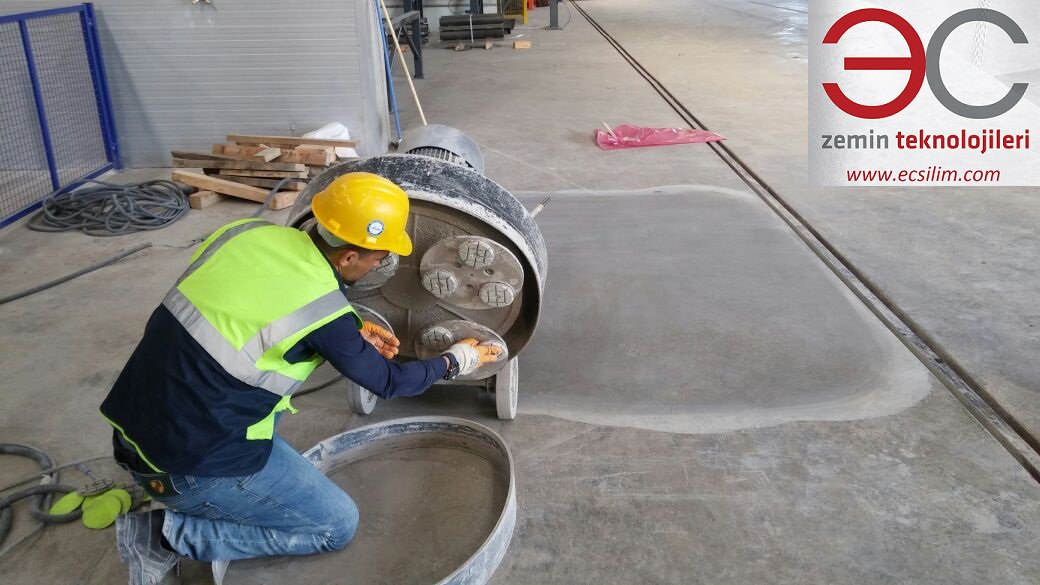 ECsilim's tweet photo. Perdahlı beton - Mat Yüzey Tozumazlık Uygulaması 
https://t.co/KC5ZKprNio
#betonsilim #parlakbeton #betonparlatma #Grinding #polishing https://t.co/ei7sI9IDSK