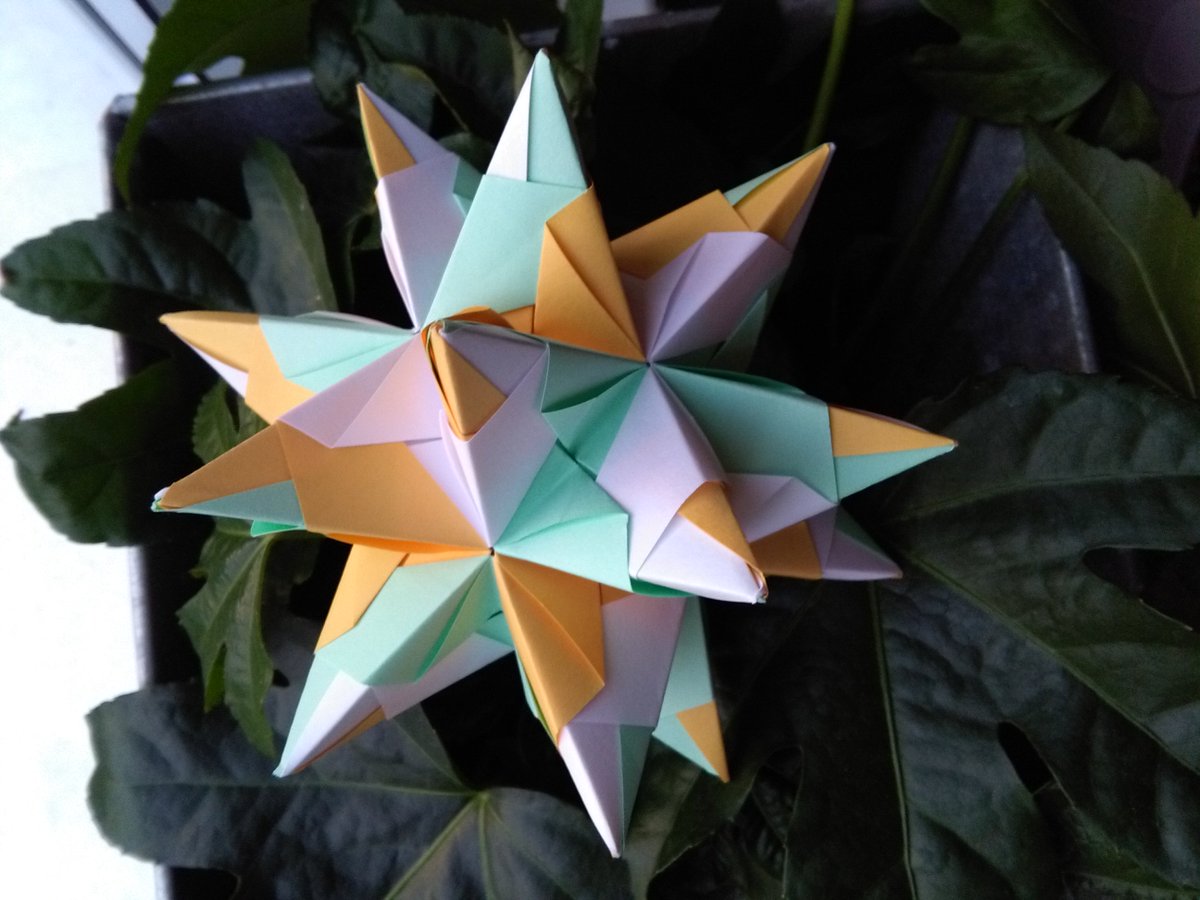 michasorigami1's tweet photo. #irishcolours #greenwhiteorange #star #irish no cut no glue 30 sheets of paper https://t.co/pdLsgm7cht