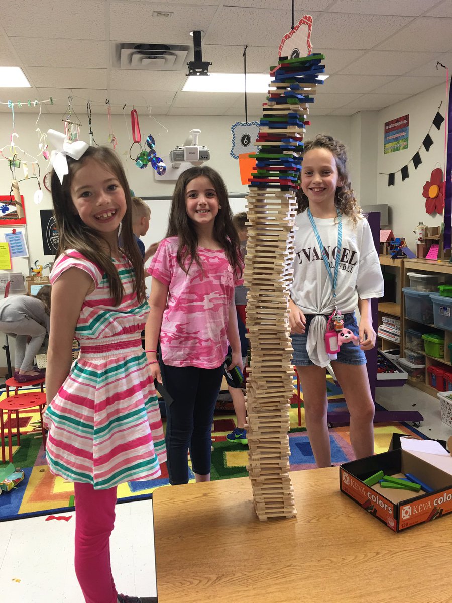 JulieJohnsonja's tweet photo. 2nd graders building today! #collaboration #spatialunderstanding https://t.co/s89nXZBs2e