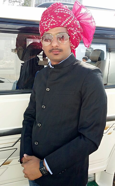 yogi_kanvliyas's tweet photo. My first photo on #twitter &amp; ofcourse first tweet also ..thanks to social..#lookingroyal https://t.co/AK93KUCnBw