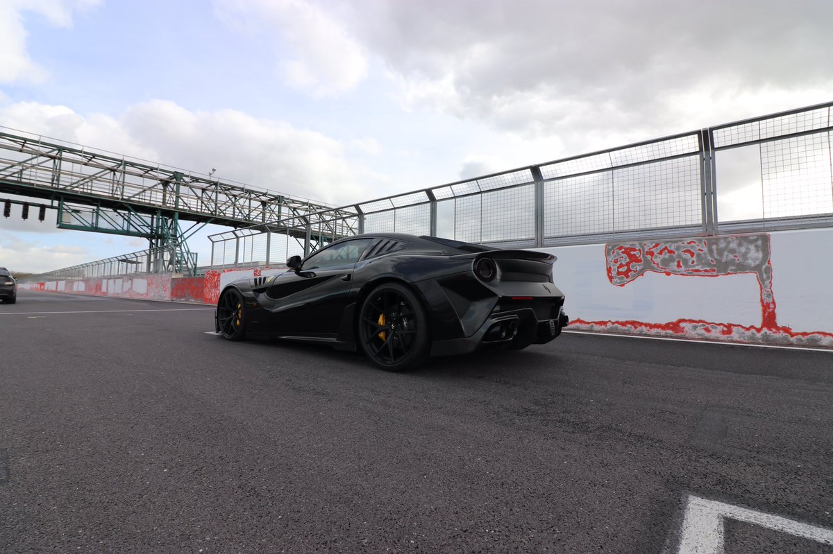 Never normally been one for a outlandish kit on a car before but this is something different, WOW this is just perfect !