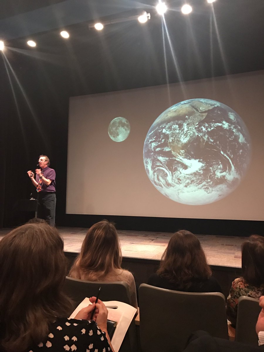 scienceworldca's tweet photo. Science performer, Eddie Goldstein is inspiring the #sciencespirit by sparking our curiosity! #scicharter https://t.co/Ir1hZT4WAu