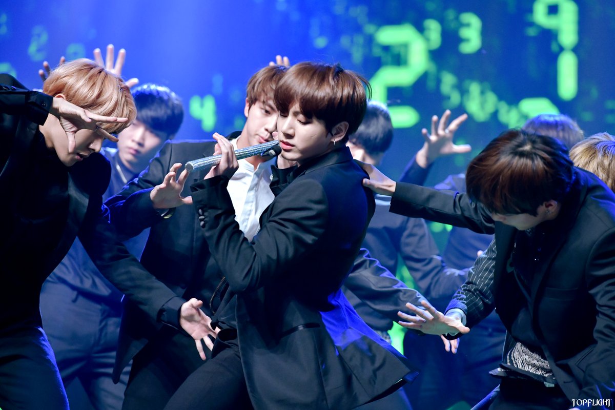 FRDVJKBTS's tweet photo. อมกกกกกก ภาพนี้แบบ ขอพลังจงสถิตอยู่กับมังเน่ของพวกเรา บึ้มมมมมมมมมมมมมมมมมมมมมมมมม https://t.co/kej3ksXxpZ