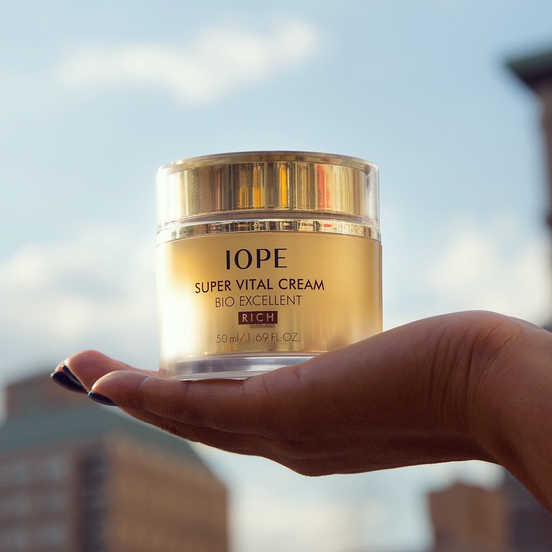 US_Aritaum's tweet photo. Seize the day -- and the #IOPE Super Vital Cream to let your skin live its #bestlife. #happymonday https://t.co/3BcDWvlQCl
