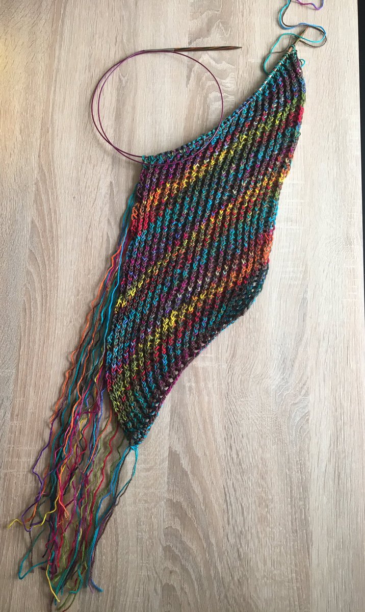 Schlumpel78's tweet photo. #stephenwest #stephenwestknits #westknits #westknitskal2017 #marledmagicmysteryshawlkal #marledmagic #marledmagicshawl #marledmagickal https://t.co/NRSfRqVh3X