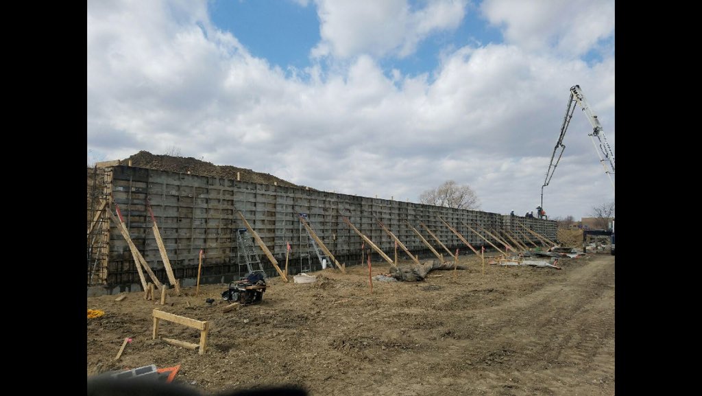 Great 1st Monday in March for a 100+ yard wall pour! 😎✅👊