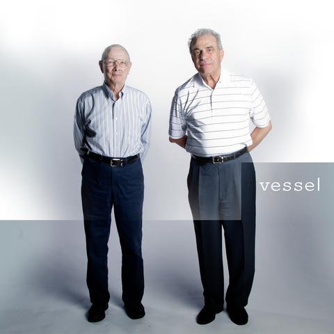 StrifeMagazine's tweet photo. Battle of the albums!
Retweet for 'Vessel'
Favourite for 'Blurryface' https://t.co/K2LGAMBOEb