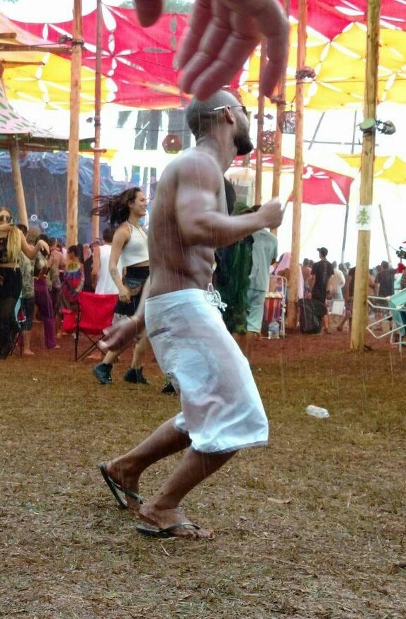 DouglasZasou's tweet photo. Liberdade é voar, sem tirar os pés do chão... #EuSoul #SoulvisionFestival #Carnaval2017 https://t.co/Xd8hIGxkI9