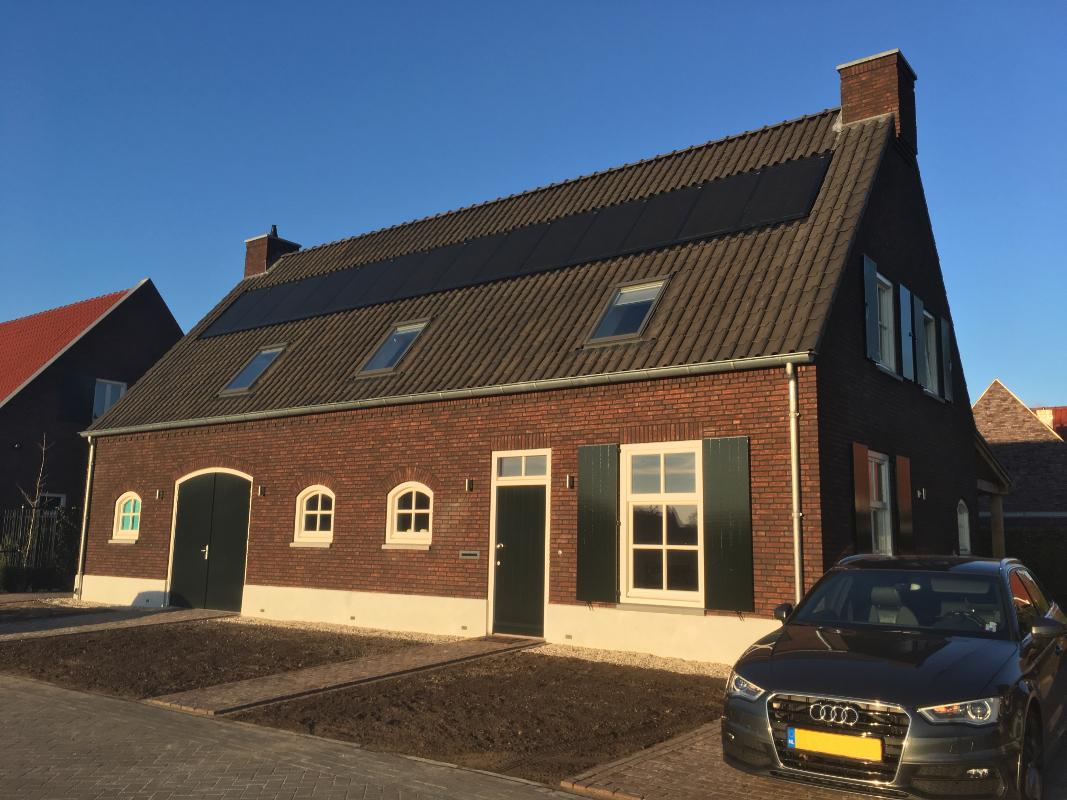 SunstationNL's tweet photo. Een Sunstation systeem in het zonnige Brandevoort 
#Helmond #BIPV #zonnepanelen https://t.co/4rhzxkOChr