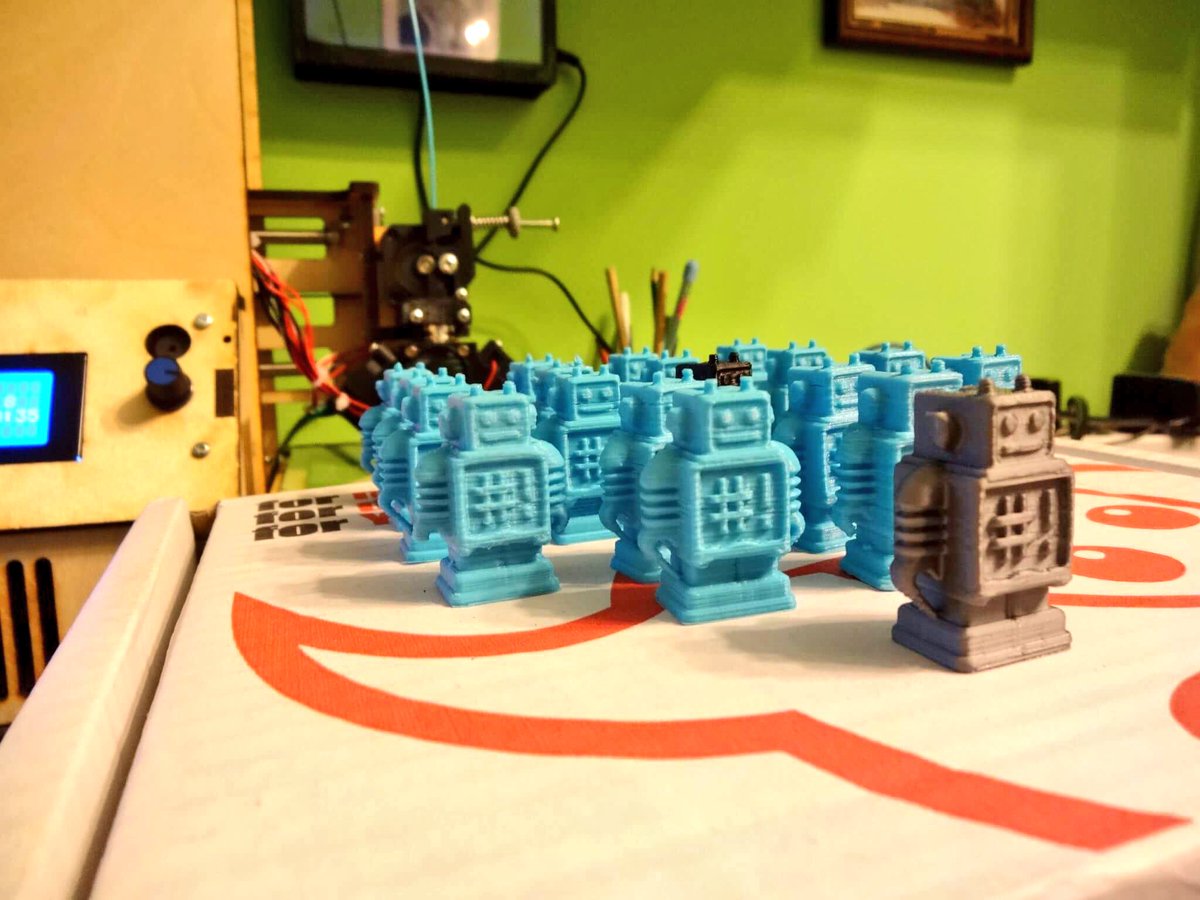 thecamelsorg's tweet photo. Atak Klonów #RobotAlfred ;) #3Dprinting https://t.co/9Fnm4ZTmlq
