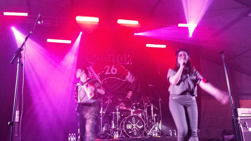 BagaBigaeus's tweet photo. @garilak26 @SondikaInauteri #Aratusteak17 #Carnaval17 #BizitzaErromeriaBatDa 😋 https://t.co/gep3CGZbU0